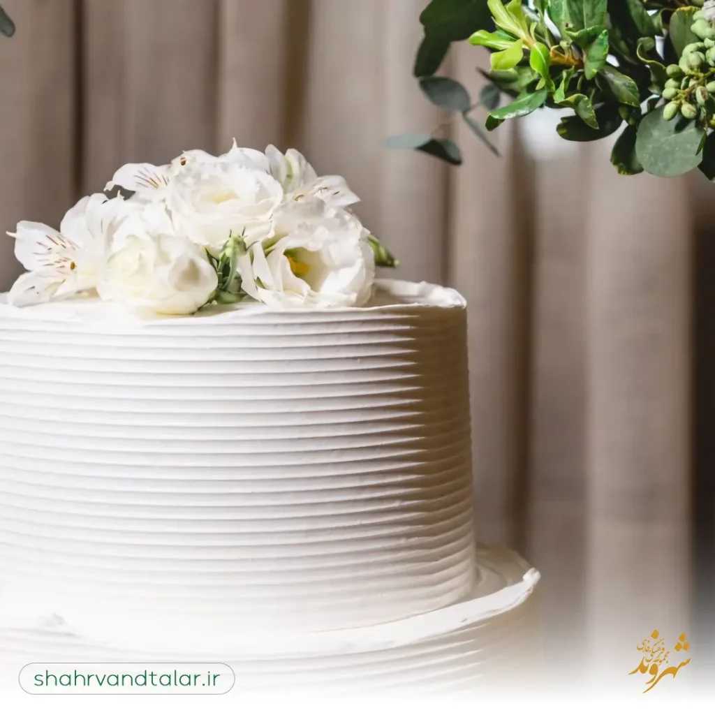 تزئین کیک عروسی با گل 